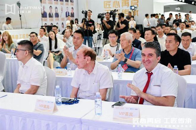 匠心再啟 工匠傳承 門窗工匠×建博會(huì)引領(lǐng)行業(yè)匠心品質(zhì)與標(biāo)準(zhǔn)(圖9)