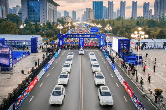 九游app：吉利銀河L7護航寶雞馬拉松激情開跑(圖1)