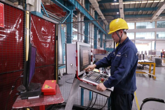 潮平兩岸闊 “鋁”途風光好——遼源市全力構建北方高精鋁加工產業(yè)生態(tài)圈走筆(圖1)