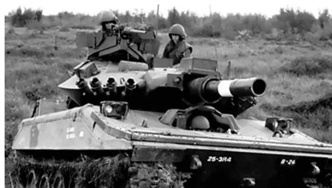 主炮口徑152毫米冷戰(zhàn)中的輕坦克之王——M551輕型坦克(圖3)
