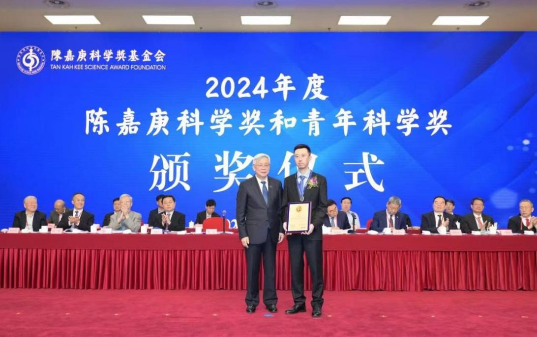 【老師您好！】“材料”報(bào)國傳薪火 創(chuàng)新引領(lǐng)展宏圖(圖2)