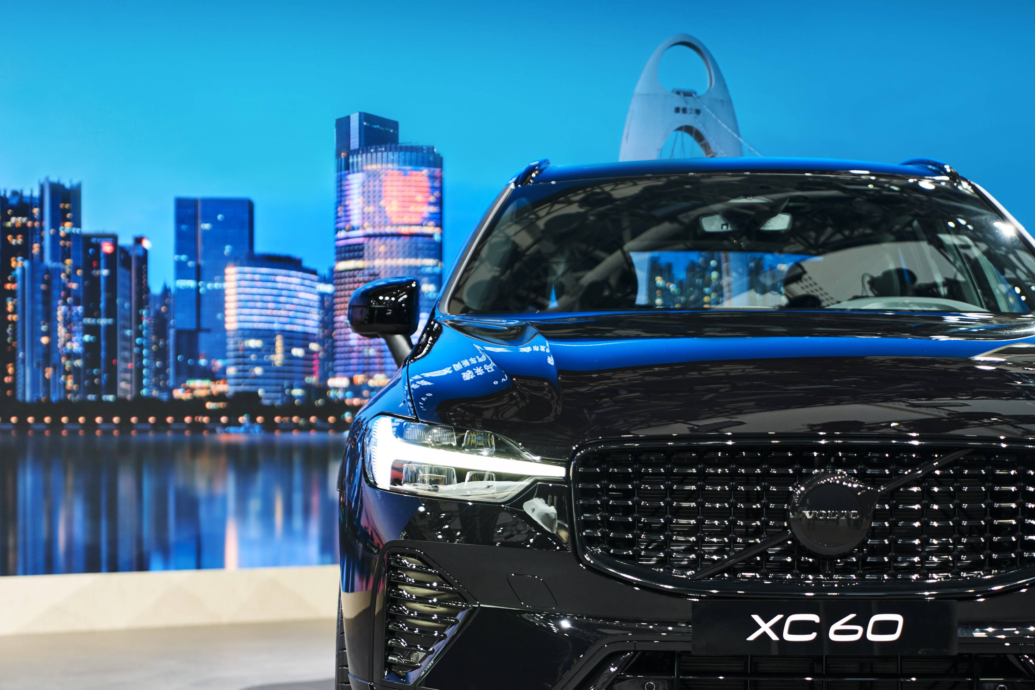 沃爾沃XC60極夜黑版亮相：全黑設(shè)計搭配B5動力顏值與實力并存！
