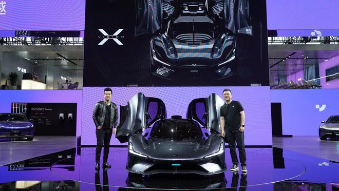 極越首款AI智駕超跑ROBO X廣州車展全球首發(fā)
