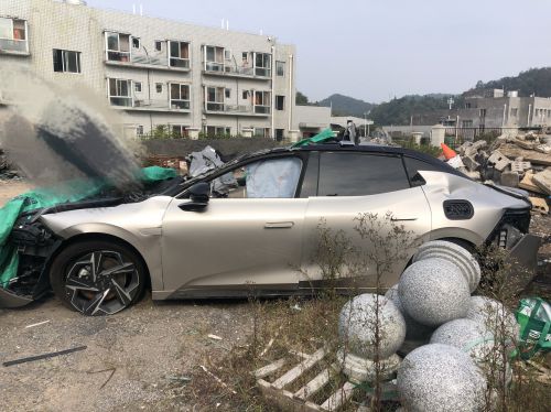 領(lǐng)克07驚心動(dòng)魄事故中不減安全A柱到C柱堅(jiān)固如初