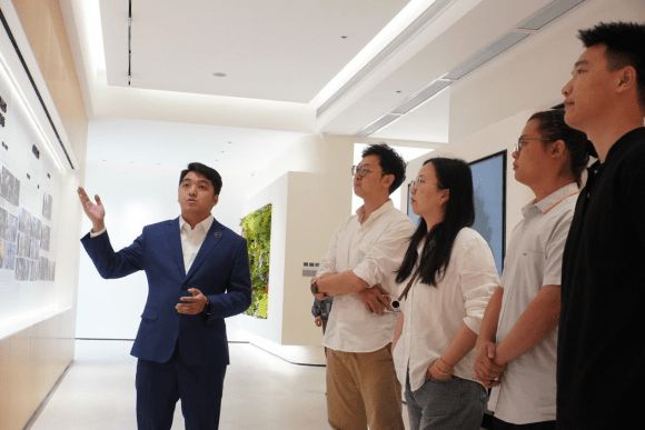 九游app：強強聯(lián)手·共鑄未來廣東科騰幕墻蒞臨參觀CMECH希美克總部