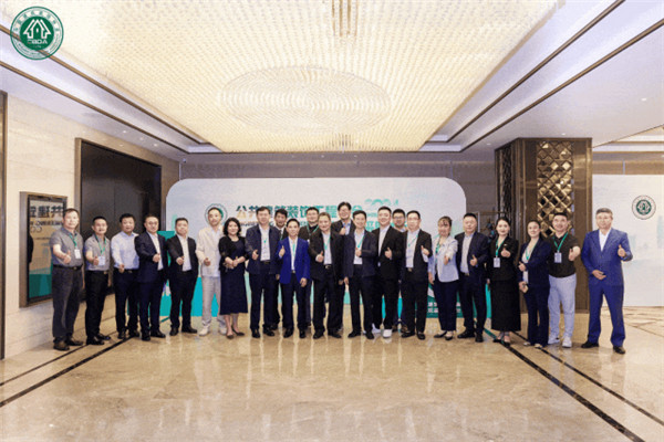 深裝集團(tuán)承辦中國(guó)建筑裝飾協(xié)會(huì)公裝分會(huì)年會(huì)隆重召開(圖4)