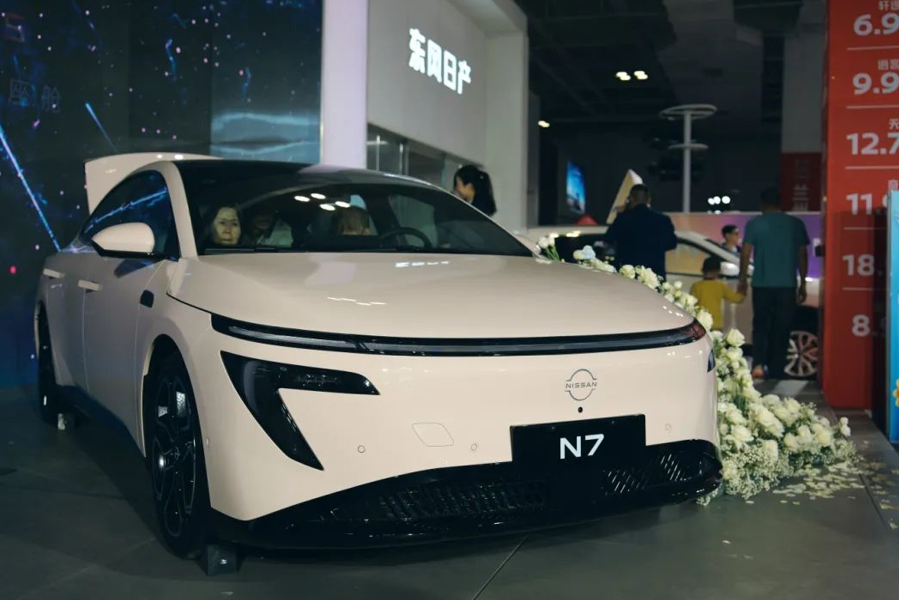 九游體育：新能源車(chē)市廝殺白熱化！10-15萬(wàn)級(jí)家轎如何用安全撕開(kāi)血路？(圖2)