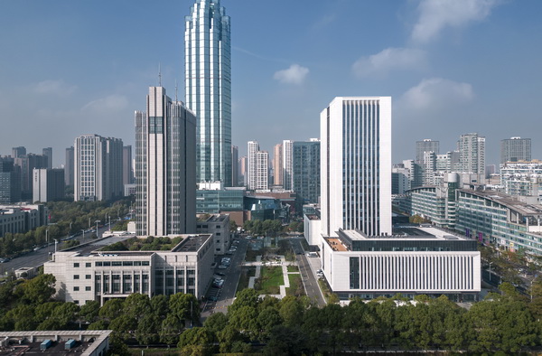 九游官網(wǎng)入口：綠城建筑科技 丨 常州龍錦大廈：中軸線上的匠心豐碑