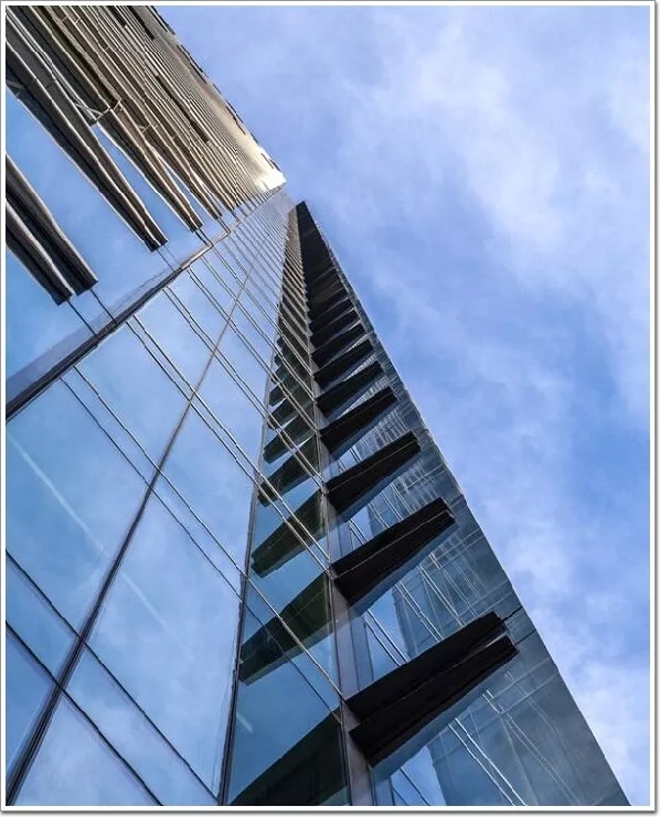 重慶在建第一高樓外立面幕墻工程全部完工